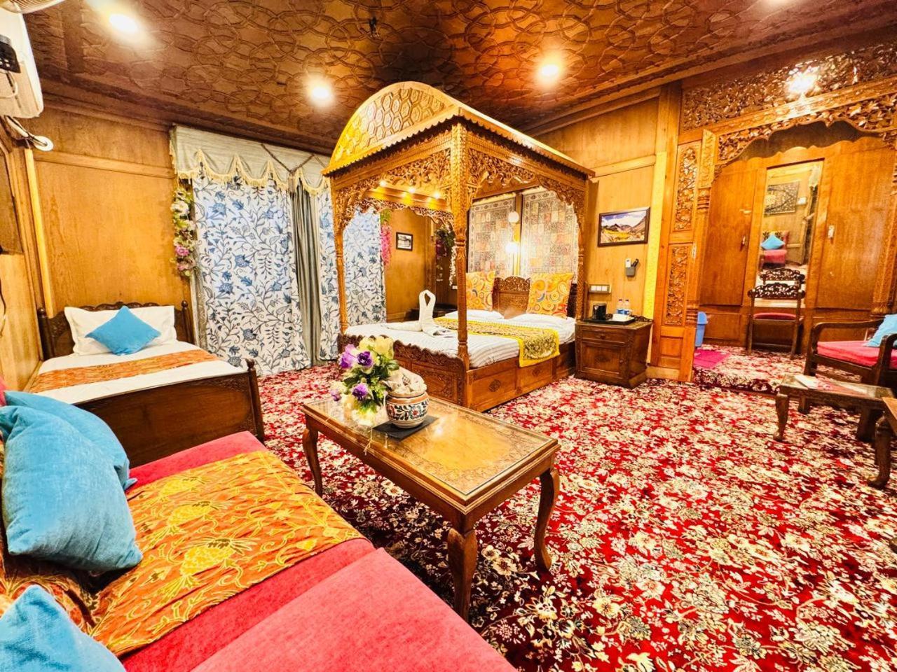 Crown Of India Group Of Houseboats Hotel Srinagar  Exterior photo